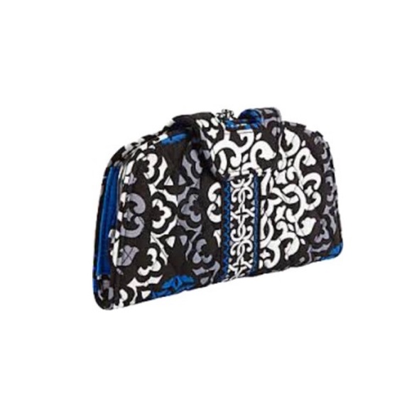 Vera Bradley Handbags - NWOT Vera Bradley Wallet/Clutch